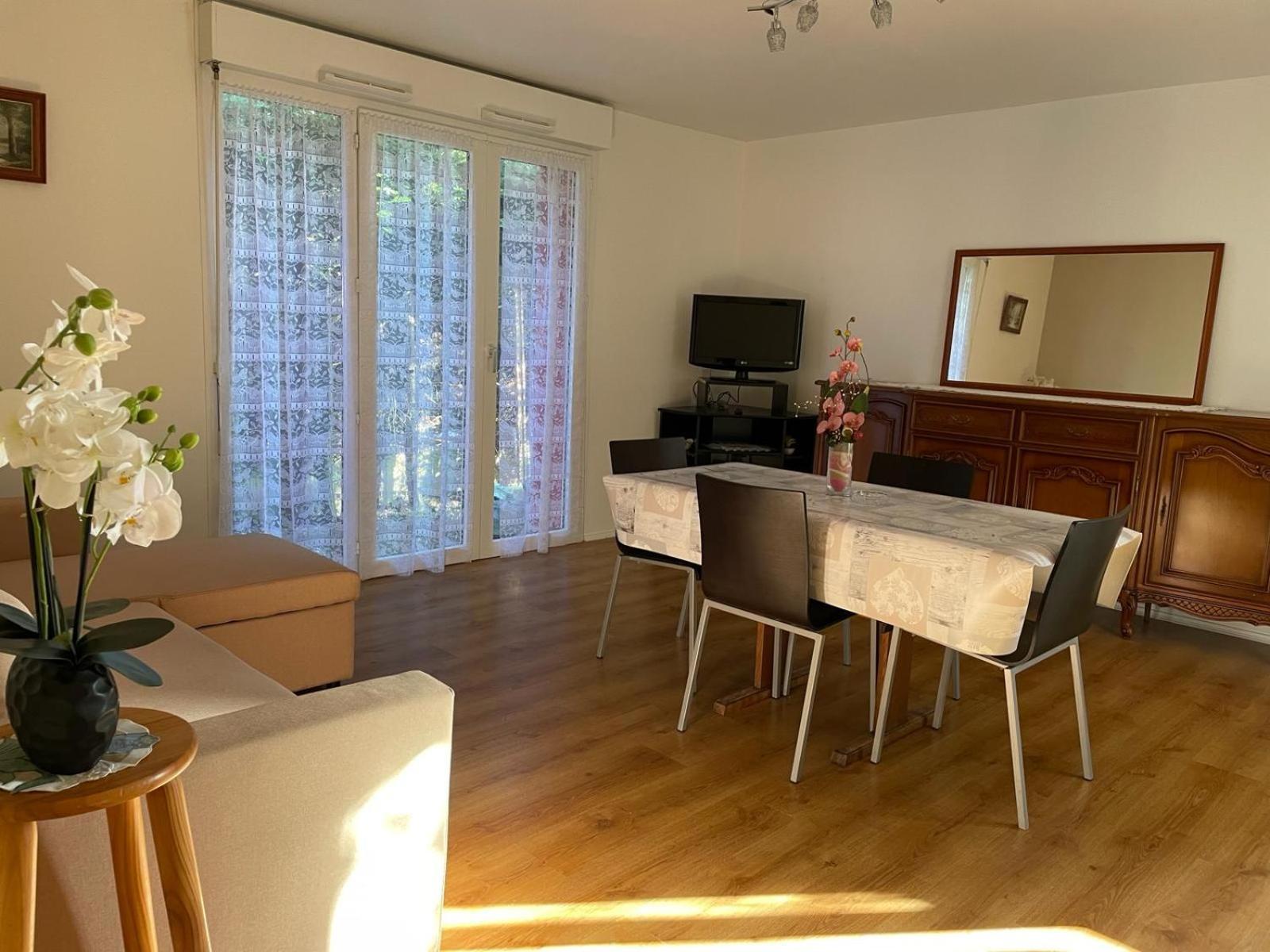 F3 Cosy A Cergy A 10 Minutes De La Gare Cergy Prefecture Et Proche Essec Leilighet Eksteriør bilde